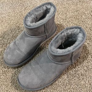 UGG classic Mini